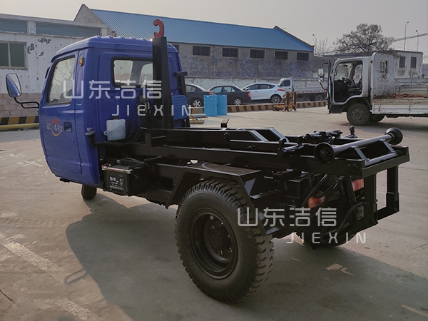 機動三輪勾臂垃圾車產品特點